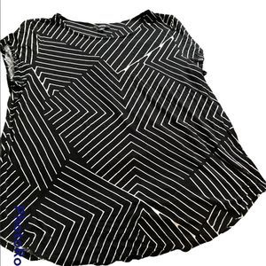 Alfani Women’s Black and White Abstract Striped Comfy T-shirt